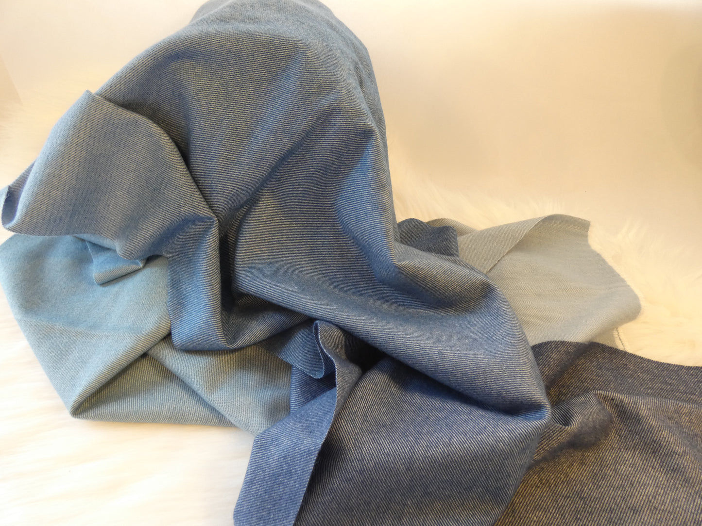 STROLL AND UNWIND LUXURY CASHMERE GIFT BOX