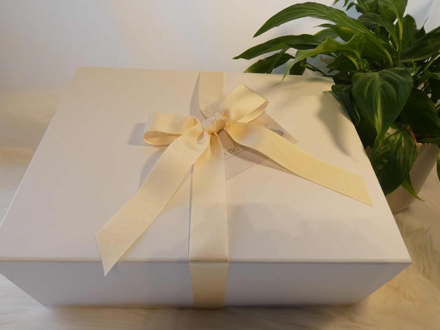 OM YOGA LUXURY GIFT BOX