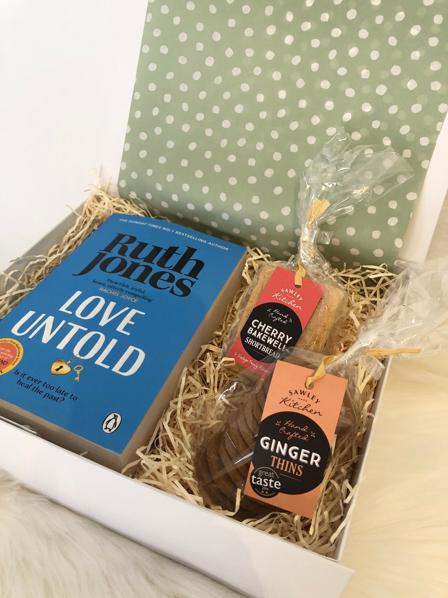 BOOK & BICKIES * NEW *