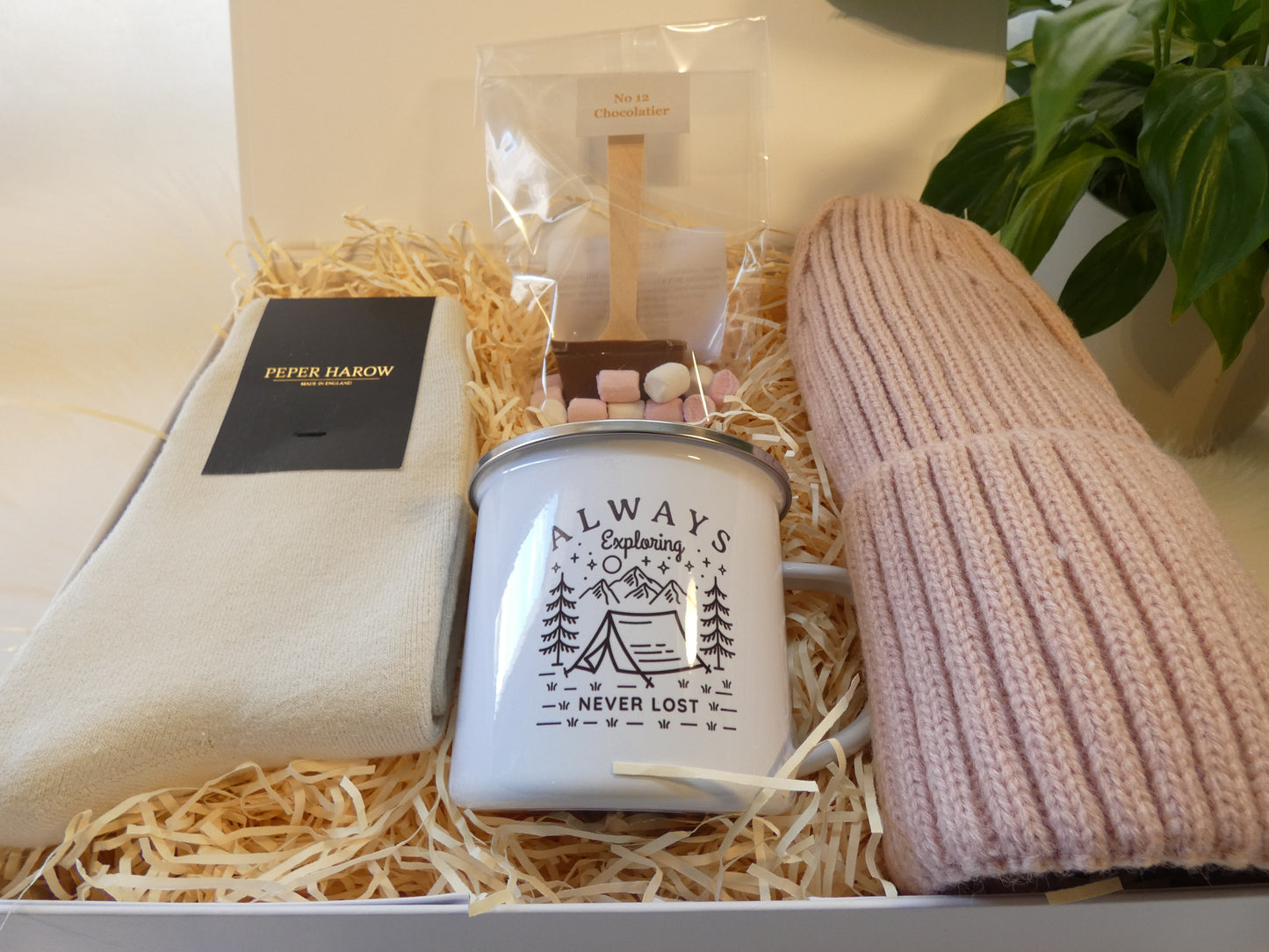ALWAYS EXPLORING COSY PINK LUXURY GIFT BOX