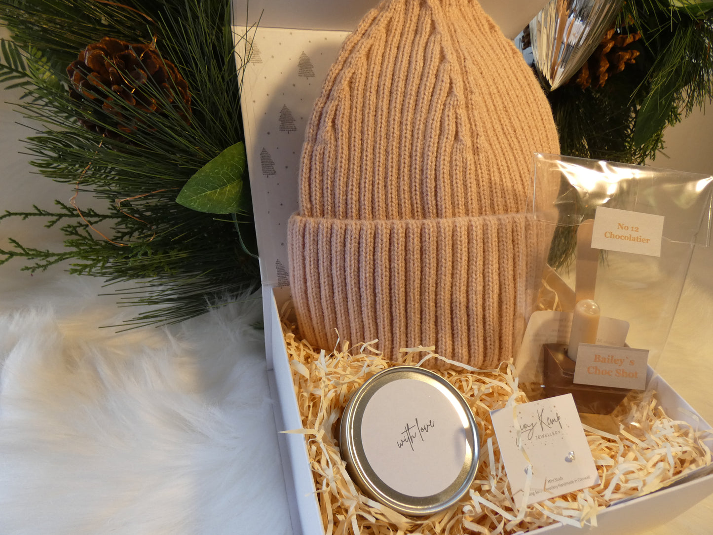 CHRISTMAS HUG LUXURY GIFT BOX FOR HER *COMING SOON*