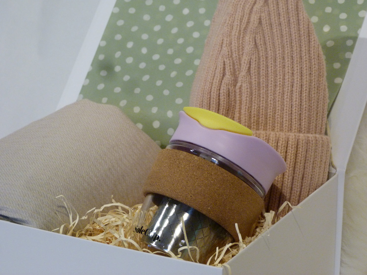 AFTERNOON STROLL LUXURY CASHMERE GIFT BOX