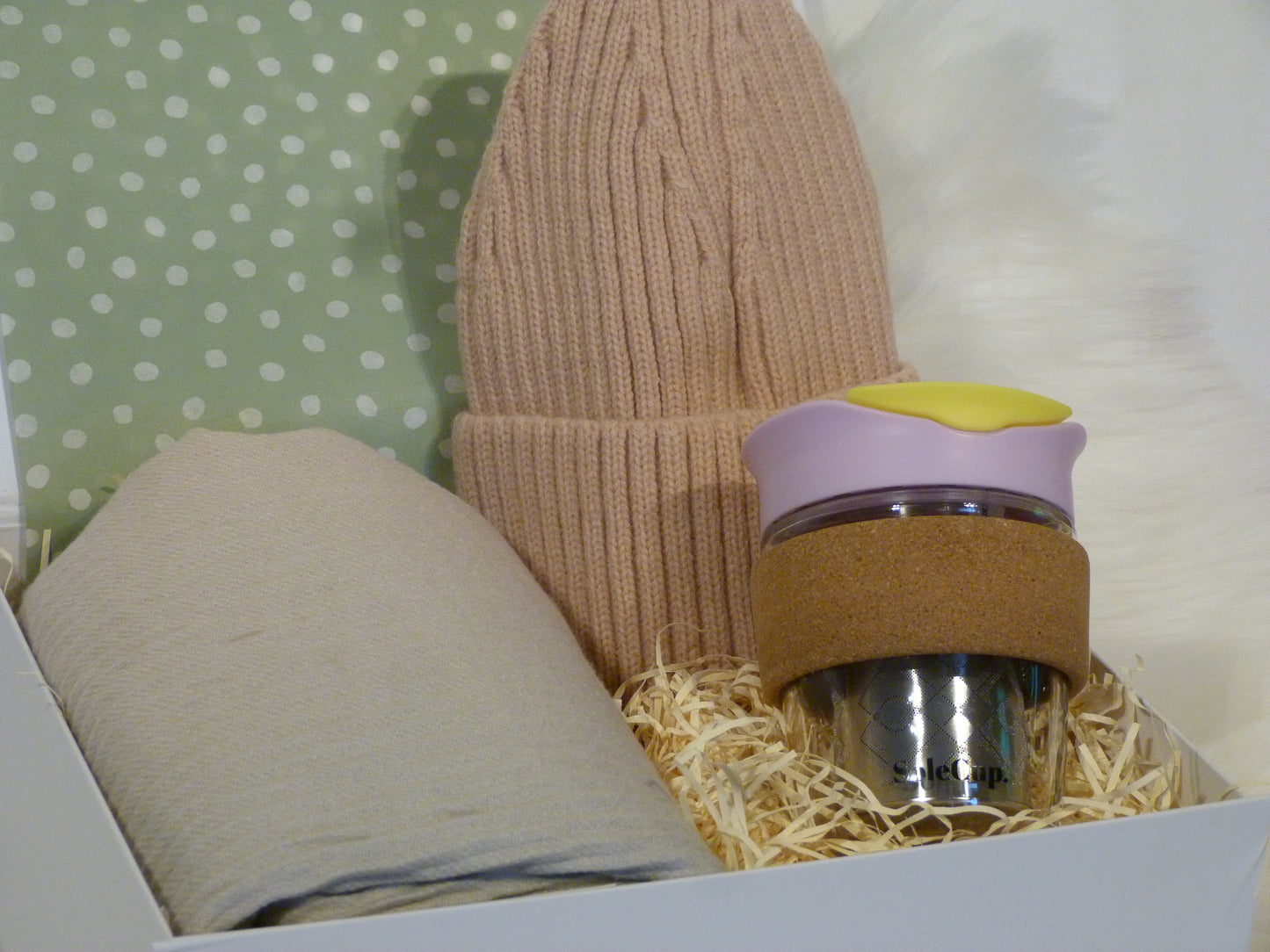 AFTERNOON STROLL LUXURY CASHMERE GIFT BOX