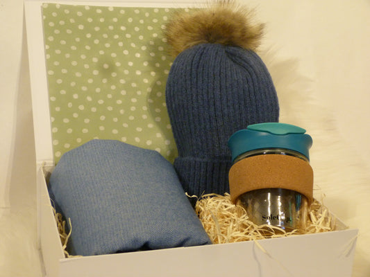 SEASIDE STROLL LUXURY SCARF & HAT GIFT BOX