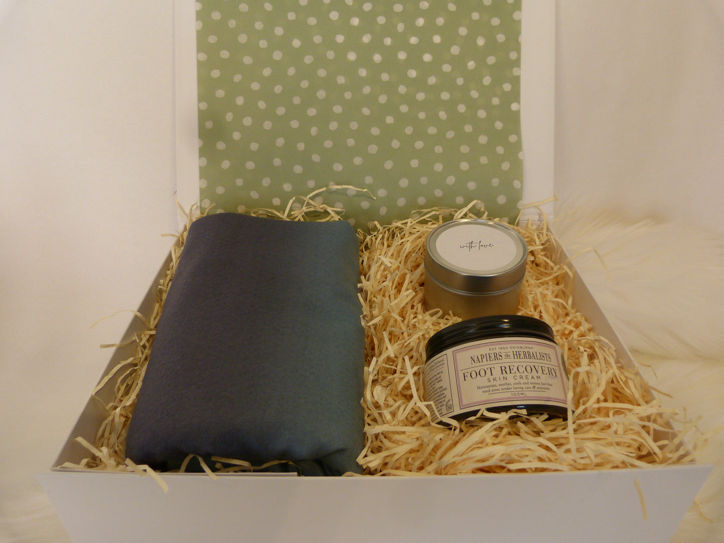 STROLL AND UNWIND LUXURY CASHMERE GIFT BOX