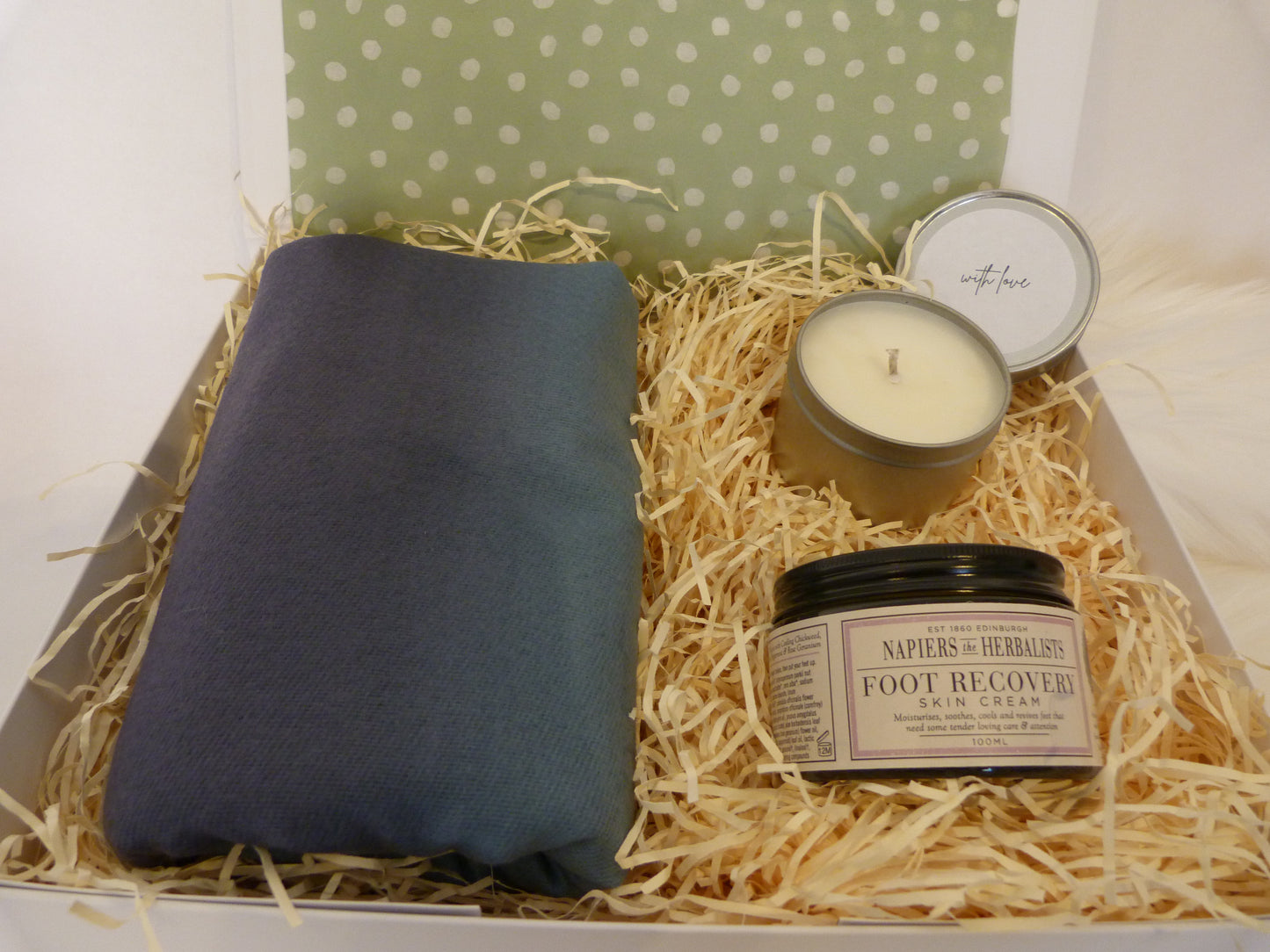 STROLL AND UNWIND LUXURY CASHMERE GIFT BOX