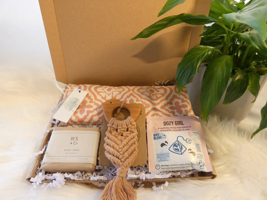 CALM NEW MUM & BABY POSTAL GIFT BOX