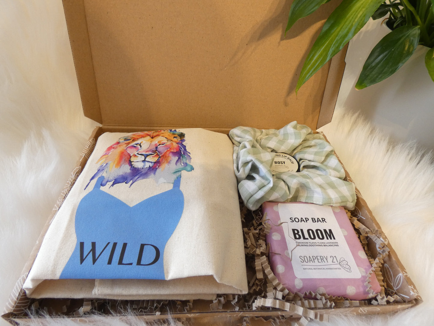 WILD SWIM POSTAL GIFT BOX FOR HER