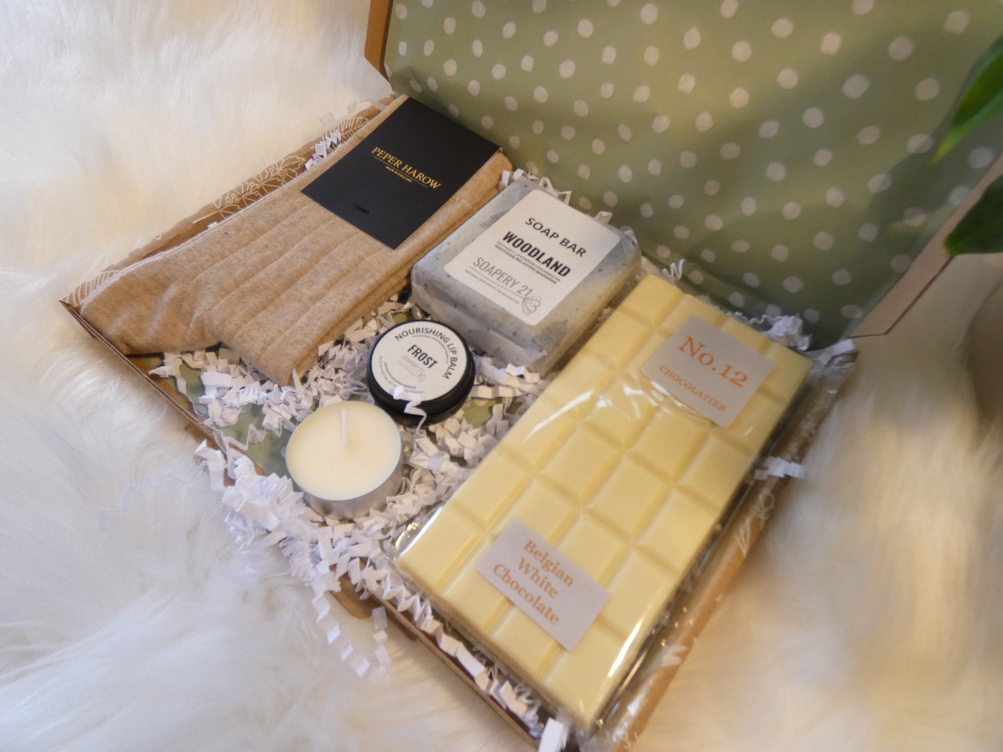 CASHMERE LUXE POSTAL GIFT BOX