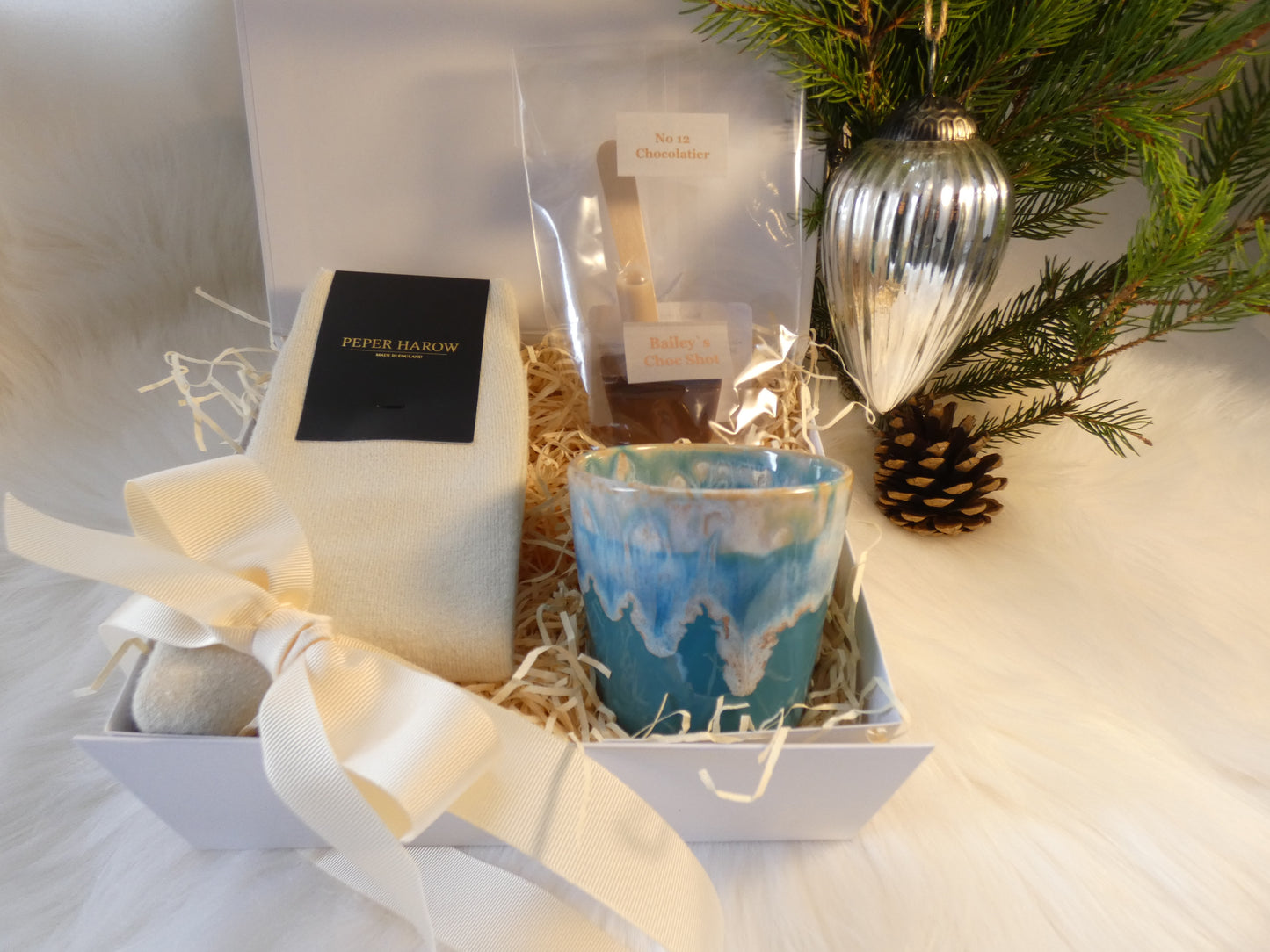 HYGGE HUG LUXURY GIFT BOX